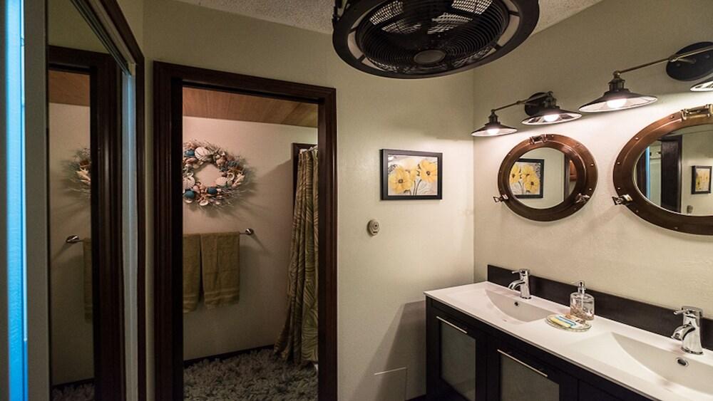 Oceanfront Remodeled Studio Condo