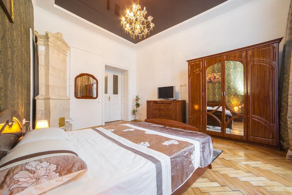 Romantic Apartment near Square Rynok