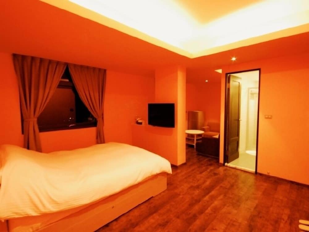 J.F Sleepless Ones Garden Hotel