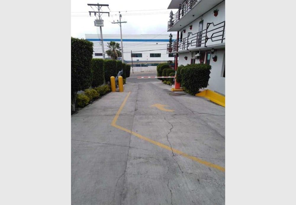 Hotel El Descanso Inn