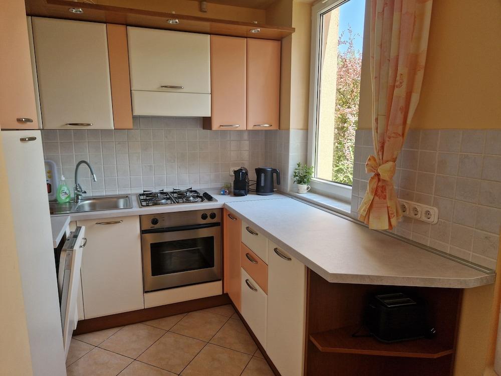 Sunshine Beach House  directly at the  lake