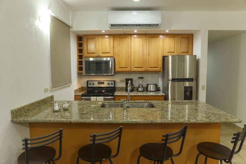 Peninsula 106 2 BR by Casago