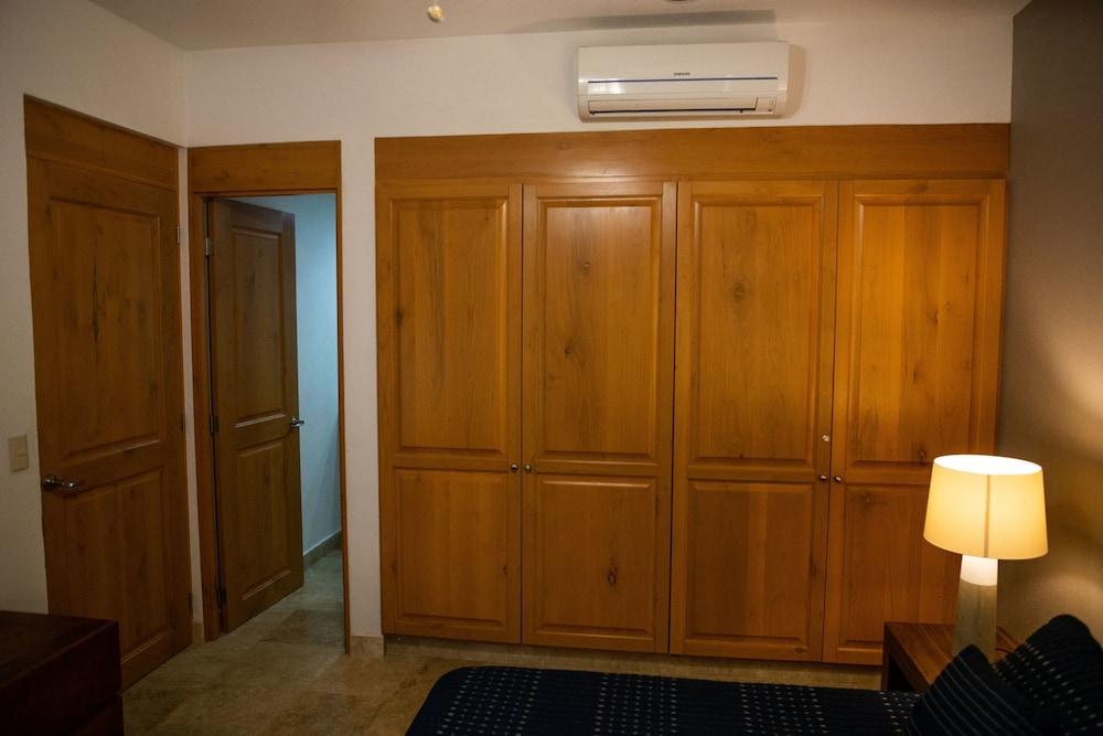 Peninsula 102 2 BR by Casago