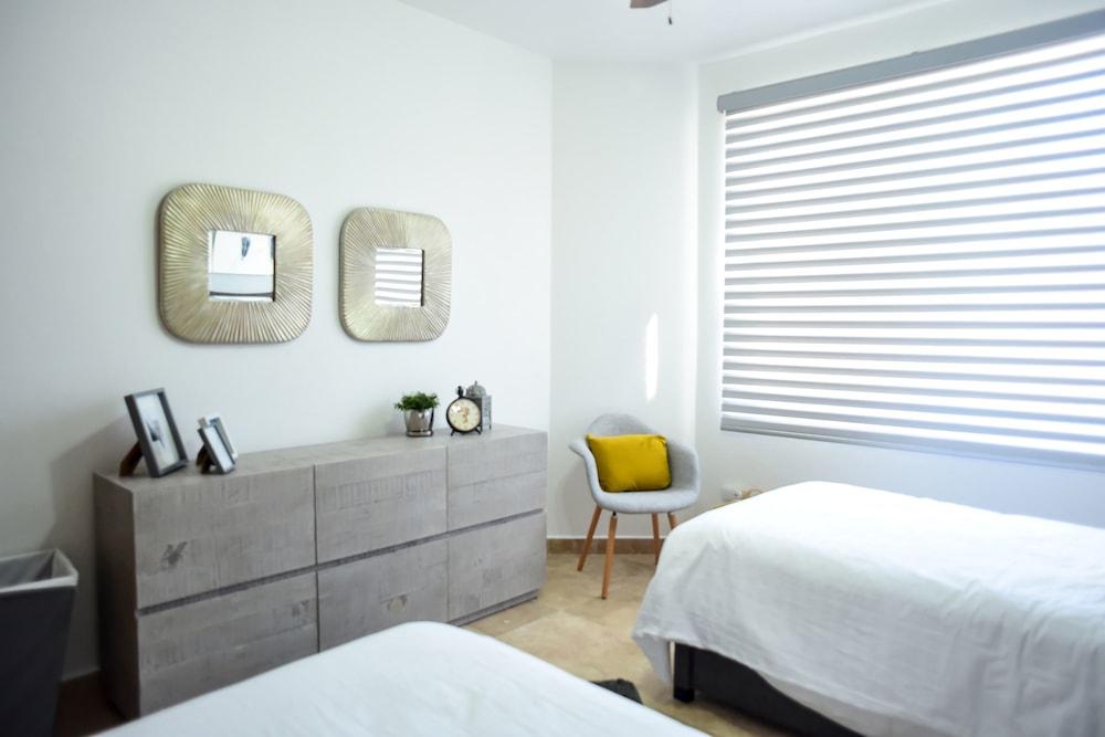 Peninsula 103 2 BR by Casago