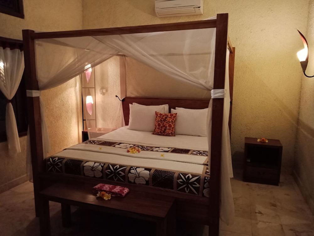 Teluk Indah Beach & Pool Villa