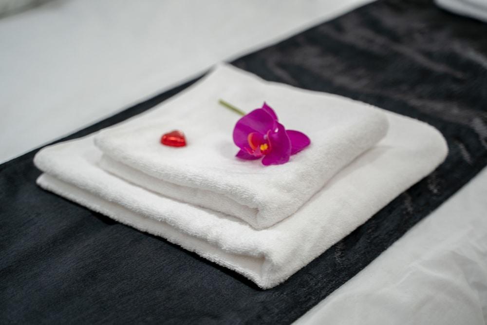 Boutique and garden apartments in Hawaii complex by YalaRent - Families only