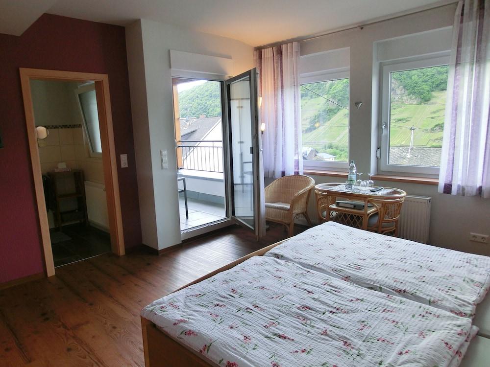 Ferienweingut Hirschen Schulstrasse