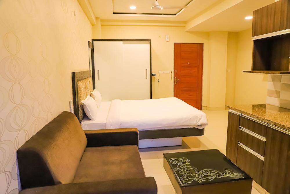 Hotel Shri Radha Nikunj Vrindavan Opposite Prem Mandir