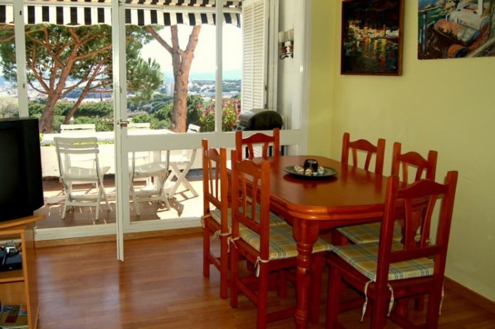 Appartement Avec Piscine A Politur