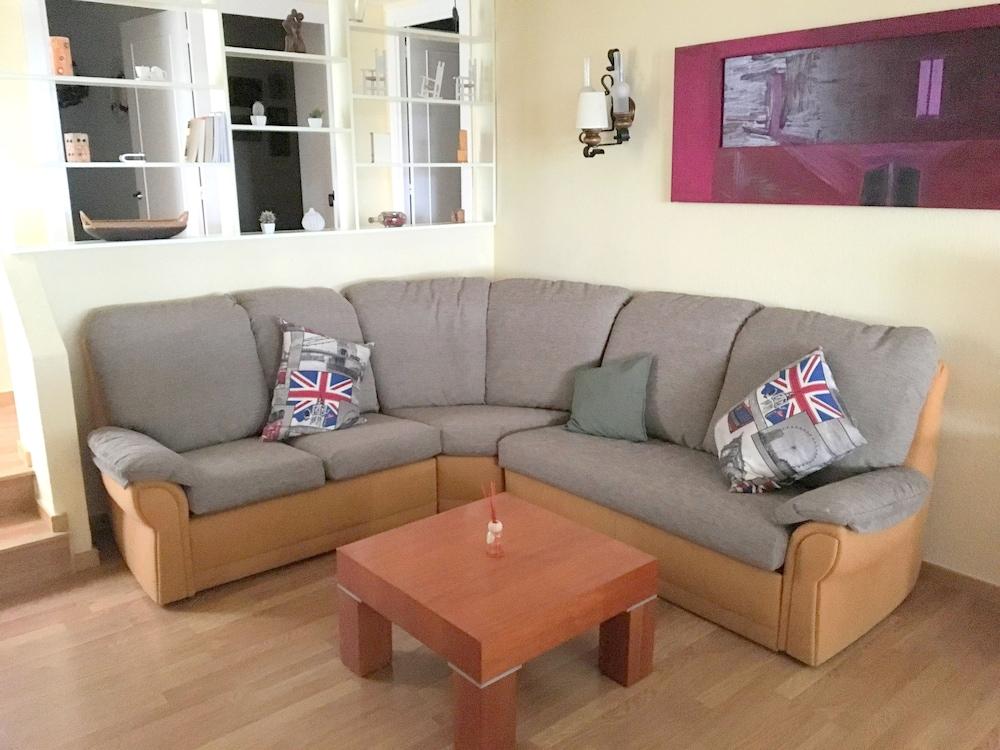 Appartement Avec Piscine A Politur