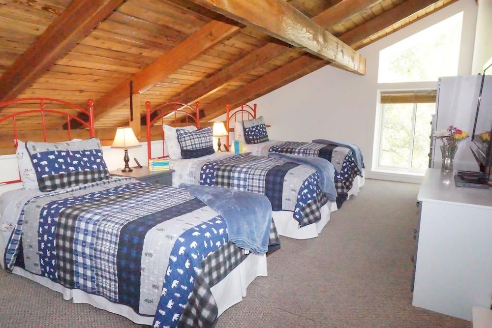 Newly Remodeled - Close To Everything In Snowmass Ge 3 Bedroom Condo by RedAwning