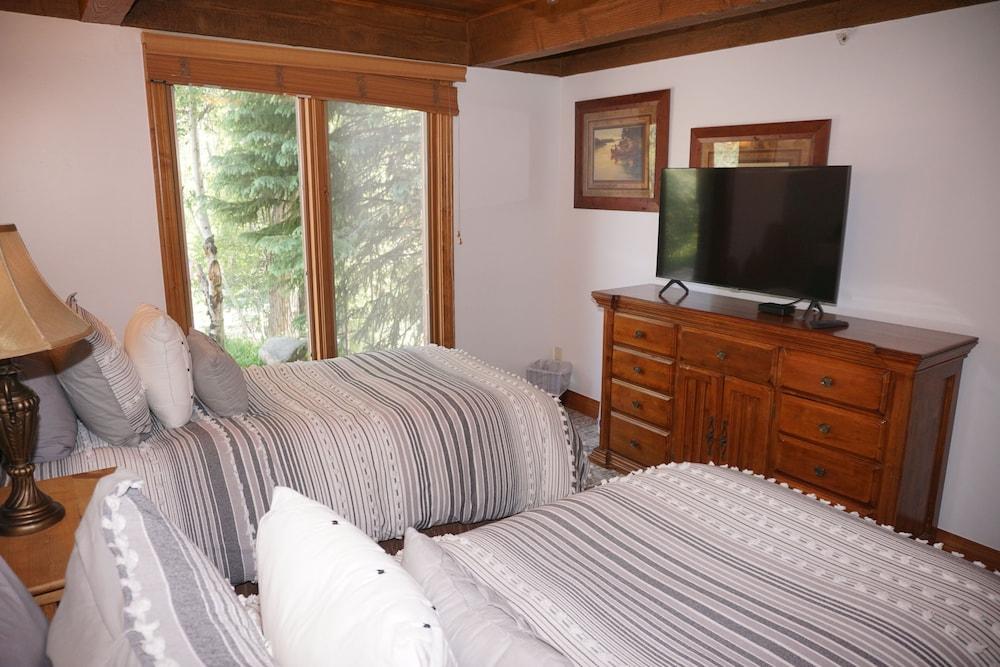 Recently Remodeled Including New Appliances - Corner Unit - River Location 3 Bedroom Condo by RedAwning