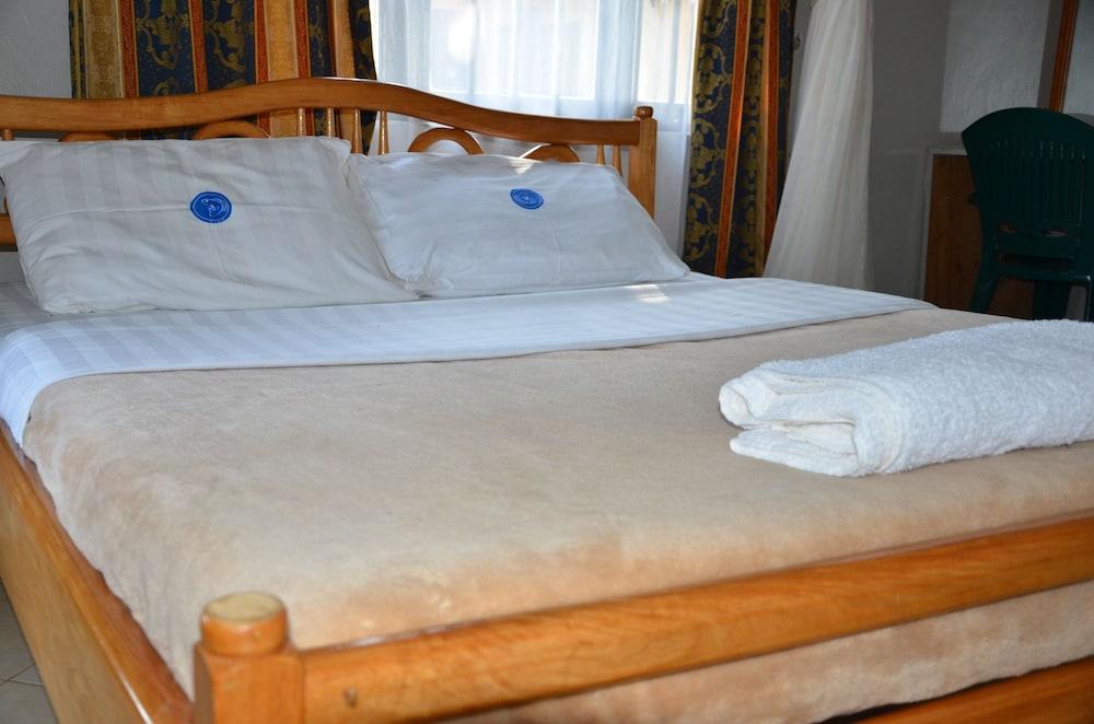 Ssese Islands Beach Hotel - Hostel