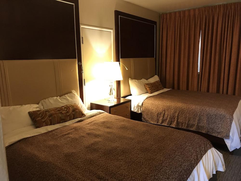 Cardinal Court Motel