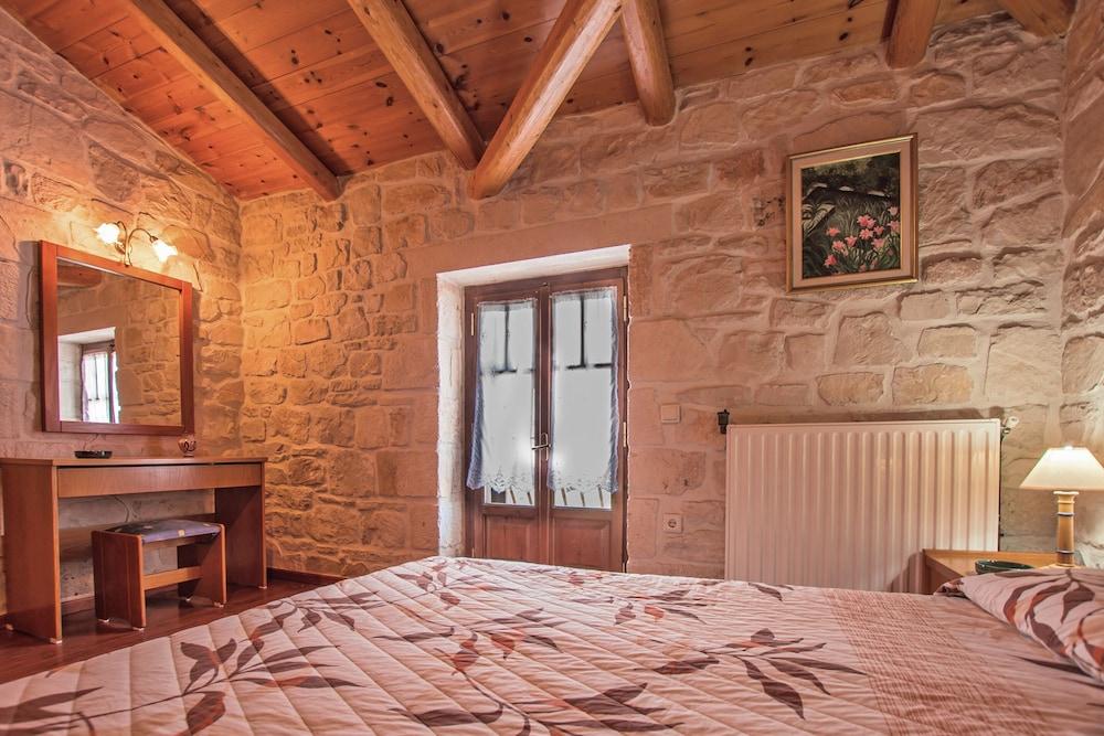 The Vivian - Luxury Stone Villa