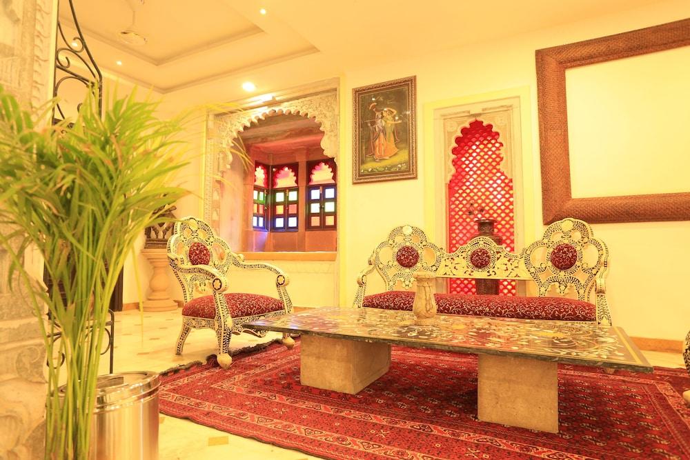 Bloom Boutique | Lake Pichola