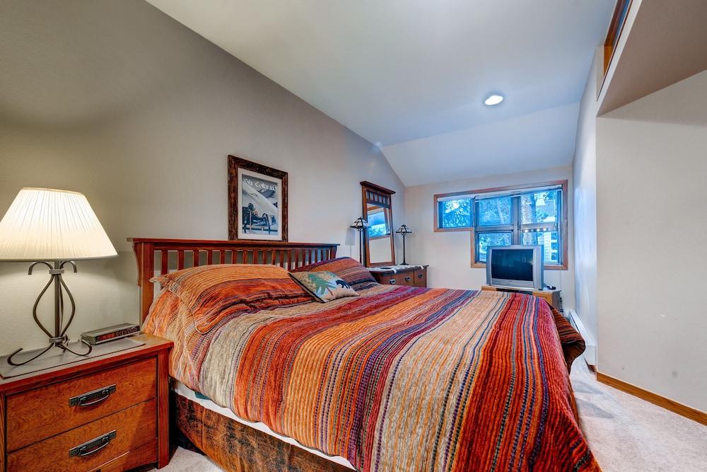 River Glen Condos by CRMR