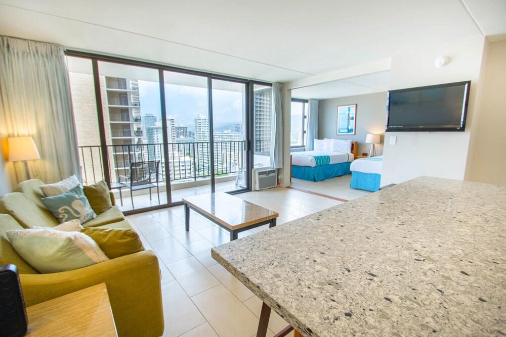 Waikiki Banyan - Ocean View Tower 1 Suite 2210