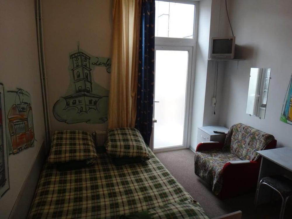 Mister Econom Hotel - Hostel