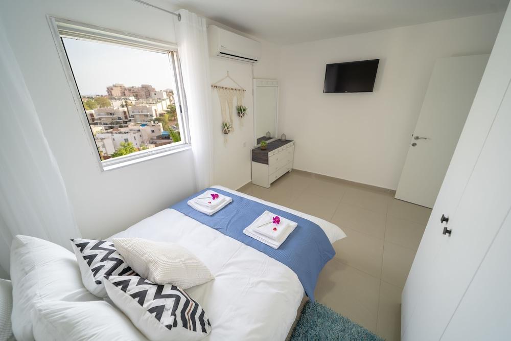 YalaRent SeaView 3BR APT - Families only