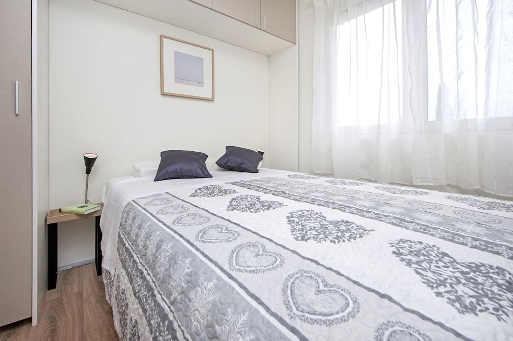 Lakovich Sea View Apartments