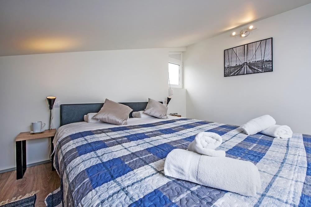 Lakovich Sea View Apartments