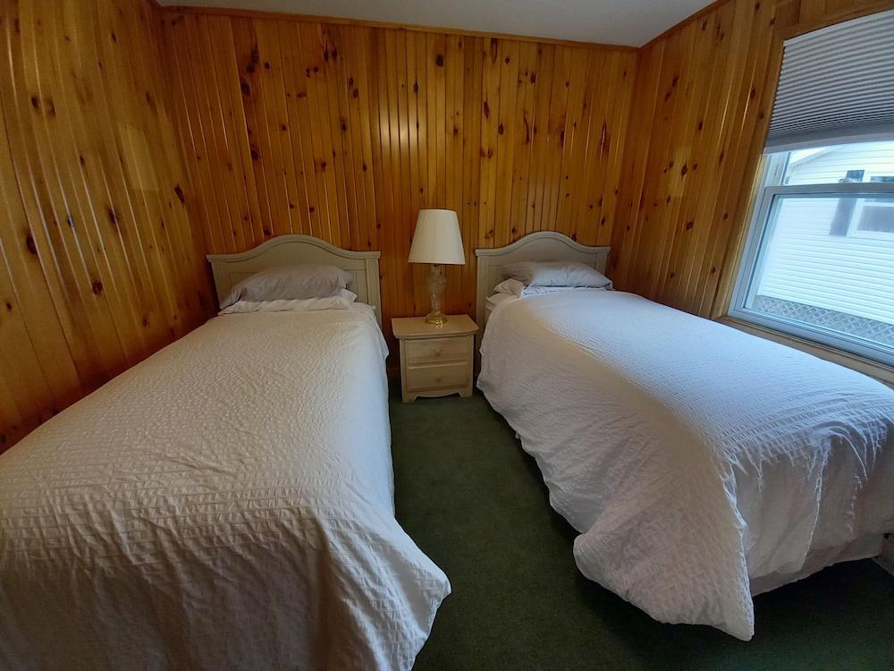 Anne's Windy Poplars Cottage Resort