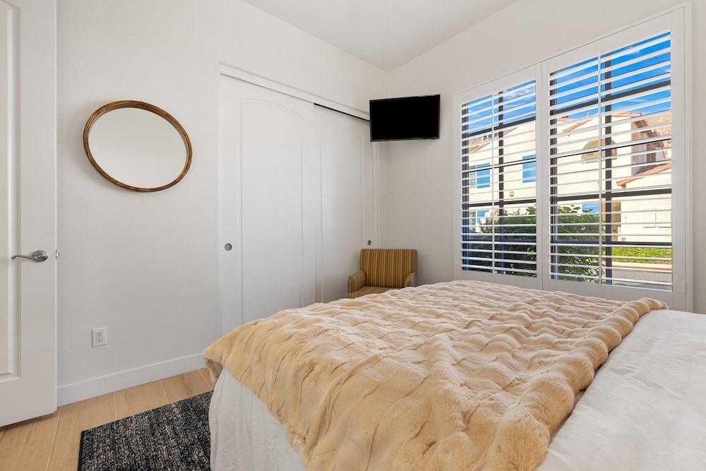 Classic 3 Bedrooms C44 by RedAwning