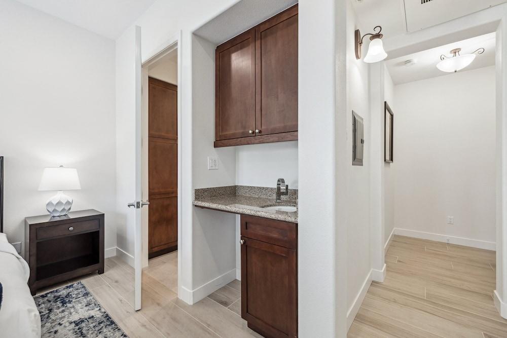 Tradition 3 Bedrooms T21 by RedAwning