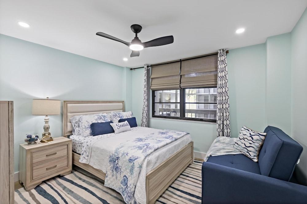 Relaxing Condo With Pool, bay View and Steps to Beach