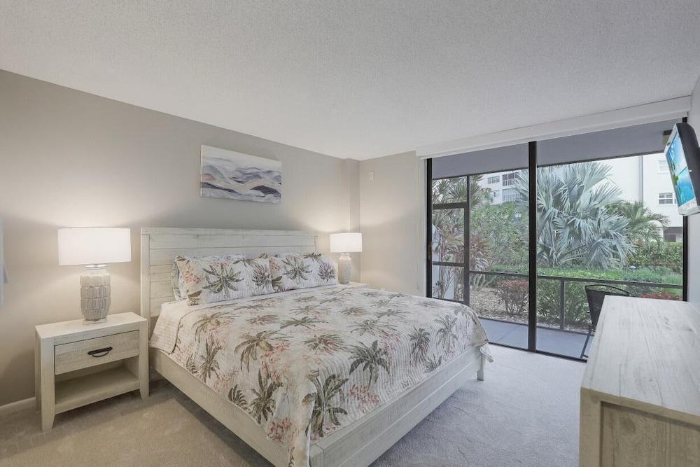 Peaceful Condo With Pool and Steps to Tigertail Beach