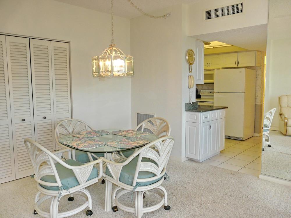 Cozy Beachfront Condo With Pool and Ocean Views