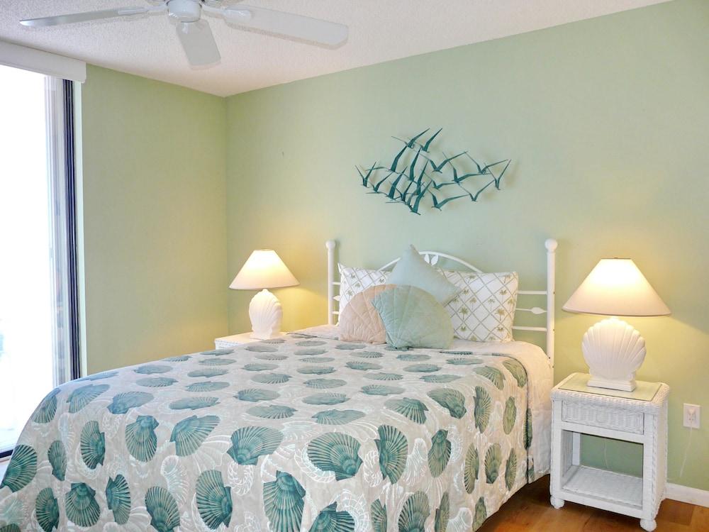 Alluring Beachfront Condo With Pool and Ocean Views