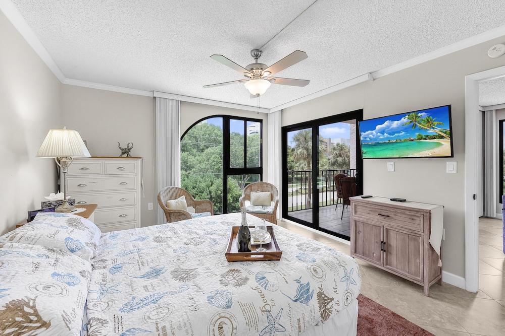 Stylish Condo Across From South Beach