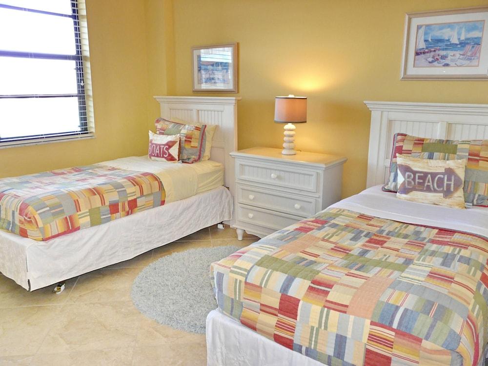 Beachfront Condo With Sw-facing Balcony and Pool