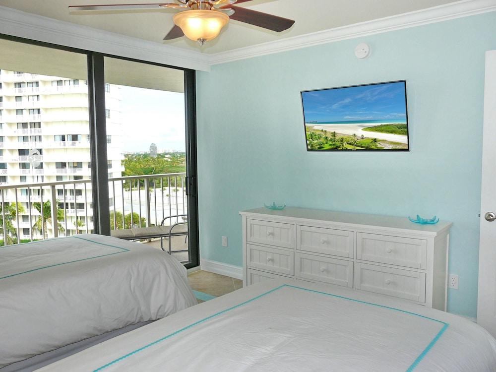 Beachfront Condo With Pool and Dazzling Ocean View