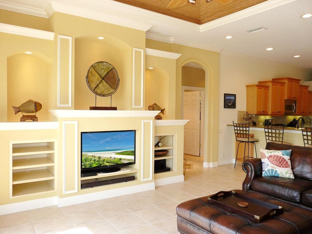 Waterfront Home With Pool, spa and Boating Access