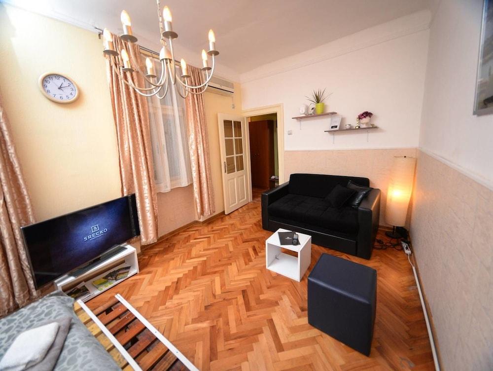 Srecko Apartment