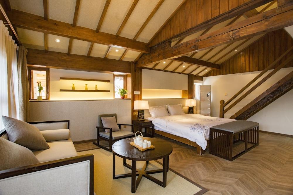 Lijang First Bay Hotel