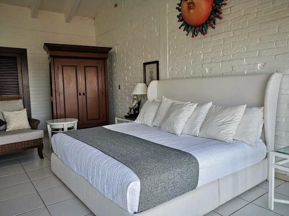 Casa Galeria by Sergio Bustamante