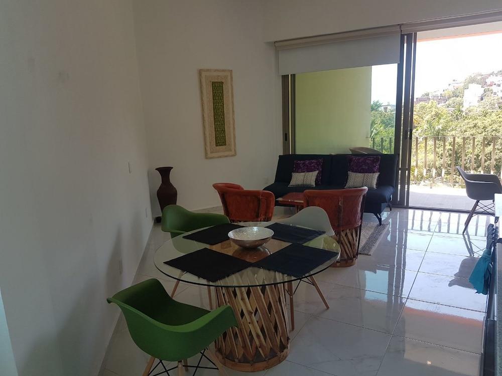 Isla Cuale Mountain View