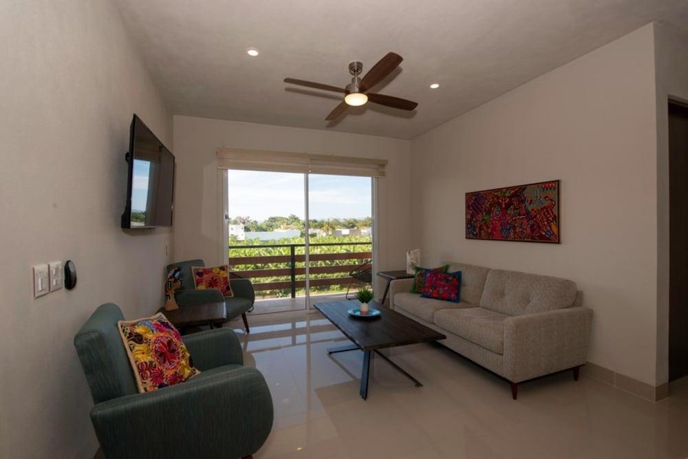 Los Azulejos 5D 3 BR by Casago