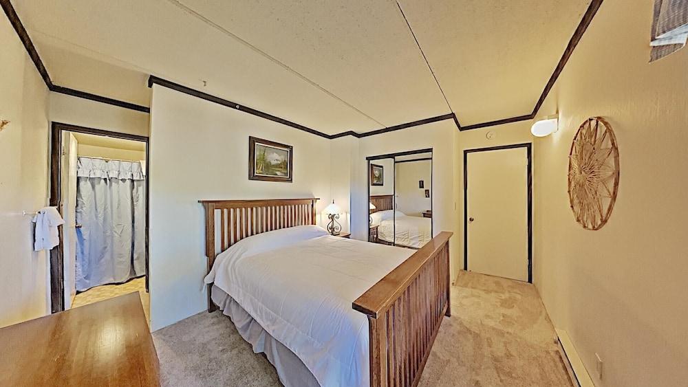 Comfortable Cozy 2 Bedroom Condo with Loft!