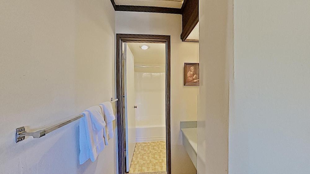 Comfortable Cozy 2 Bedroom Condo with Loft!