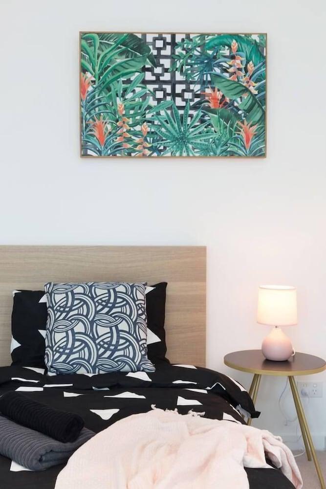 SKY Heart of BNE City 2bed APT Pool& Gym Qbn222-18