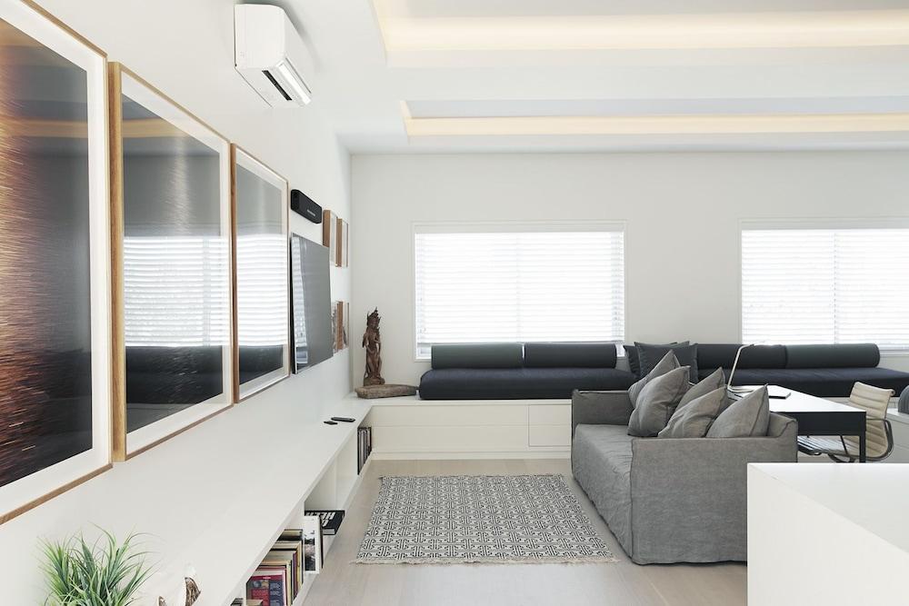 Executive Beachside Loft