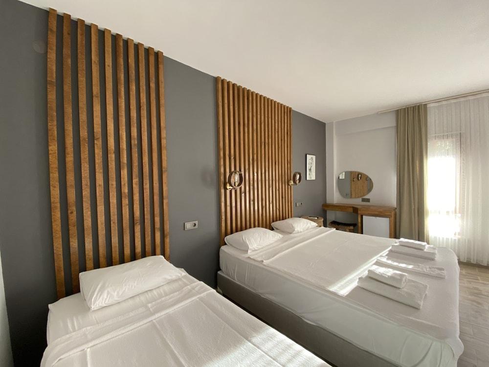 Elyada Konuk Evi (+8 Yaş )