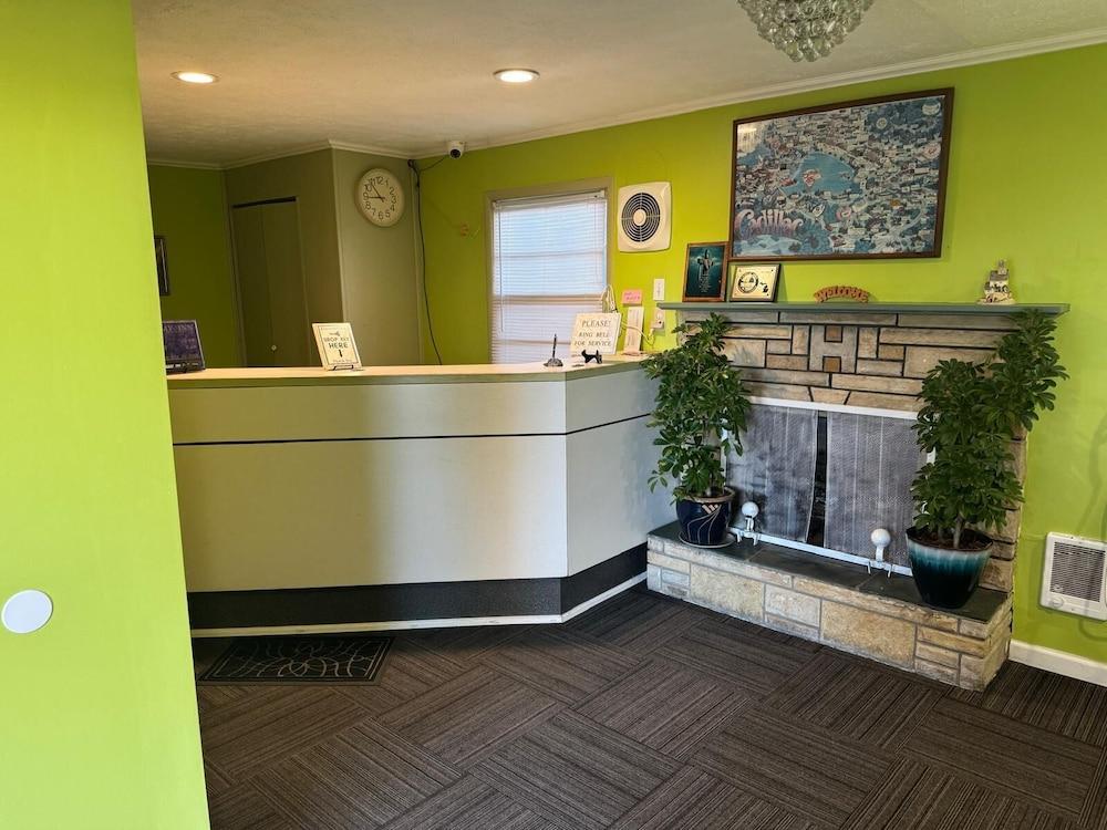 Economy Inn Cadillac MI by Hotel O