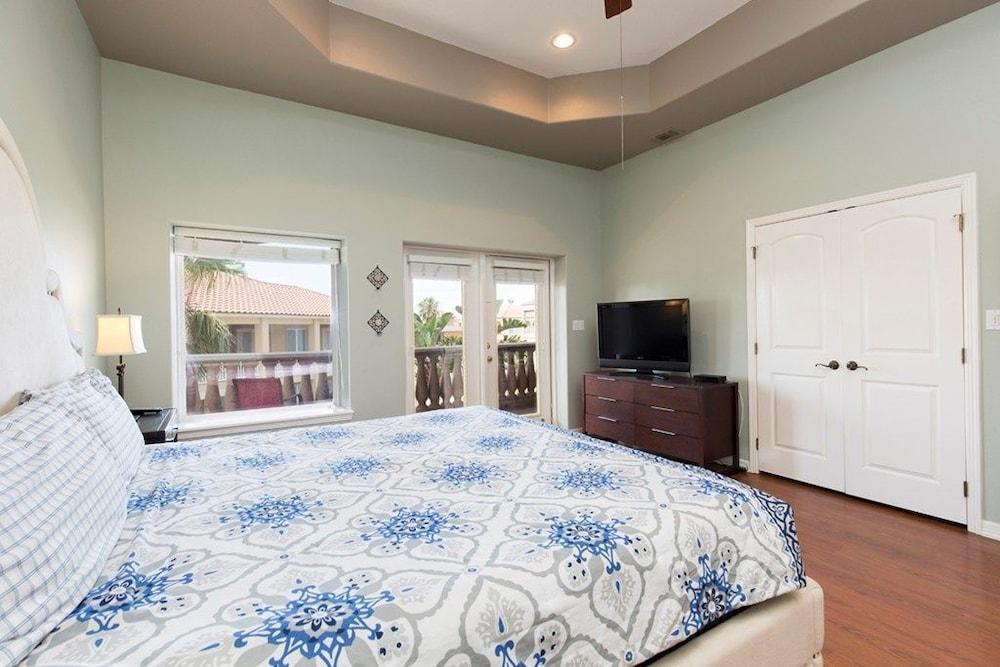 Casa Picasso 3 BR Home with Private Pool