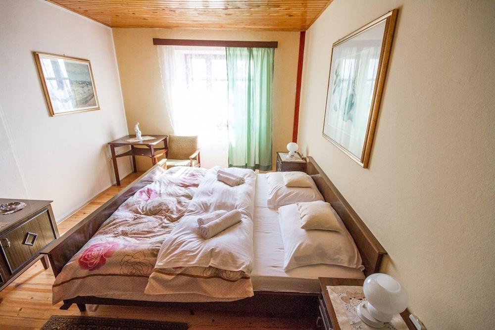 Appartment House Peresiji